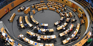 Der Thüringer Landtag von oben fotografiert.