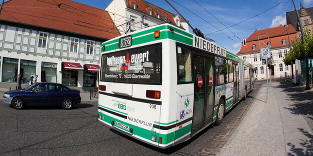 Oberleitungsbus Berlin: Ein Bus mit Elektroanschlus in Eberswalde