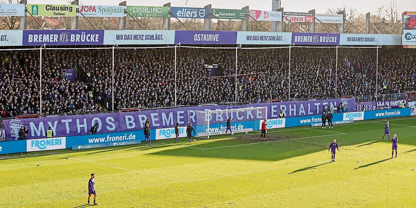 Die Zuschauerränge des Stadions Bremer Brücke