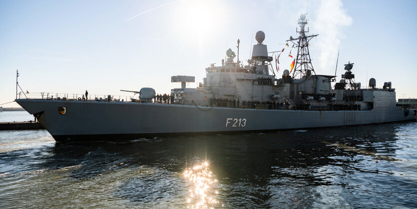 Die Fregatte Augsburg in Wilhelmshaven