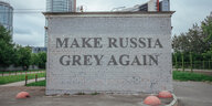 Make Russia Grey Again steht auf einer Mauer