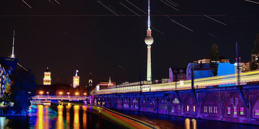 Die Spree bei Nacht mit dem Fernsehturm