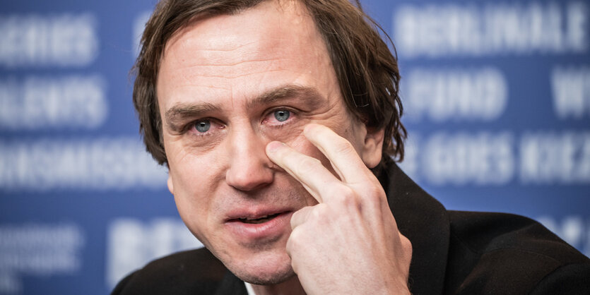 Lars Eidinger bei einer Pressekonferenz auf der Berlinale.