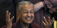 Mahathir Mohamad während einer Pressekonferenz