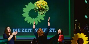 Jubelnde Grüne auf ihrer Wahlparty