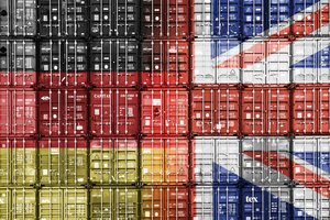 Container in den Farben Deutschland-England