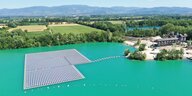 schwimmende Solar Anlage auf einem See