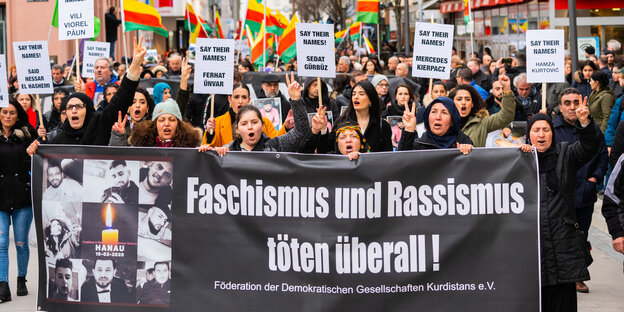 22.02.2020, Hessen, Hanau, Demonstration