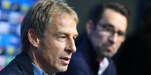 Klinsmann und Preetz auf einer Pressekonferenz