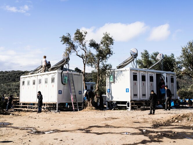 Toilettencontainer im Flüchtlingslager Moria auf der griechische Insel Lesbos.