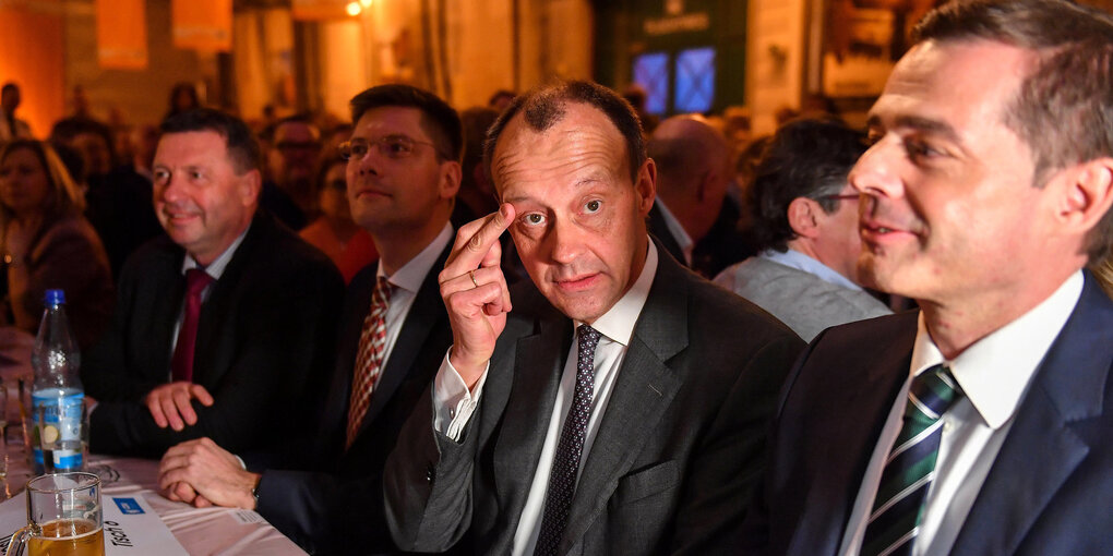 Friedrich Merz zeigt eventuell den Stinkefinger