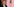 Bodo Ramelow vor rosa Hintergrund mit Thüringer Staatswappen
