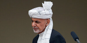 Ashraf Ghani trägt einen Turban