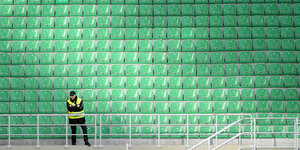 leere Zuschauerrängeim Fußballstadion San Siro in Mailand