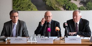 Senator Ulrich Mäurer bei der Pressekonferenz mit Harry Götze und Lutz Müller