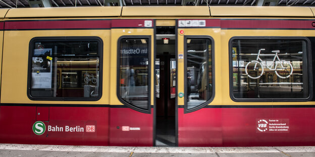Türen schließen sich bei Berliner S-Bahn