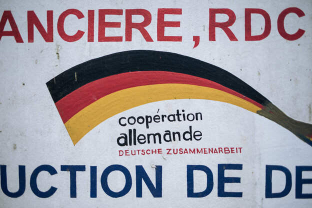 Eine Informationstafel am Kahuzi-Biéga-Park weist unter anderem die deutsche Förderung aus Eine Informationstafel am Kahuzi-Biéga-Park weist unter anderem die deutsche Förderung aus