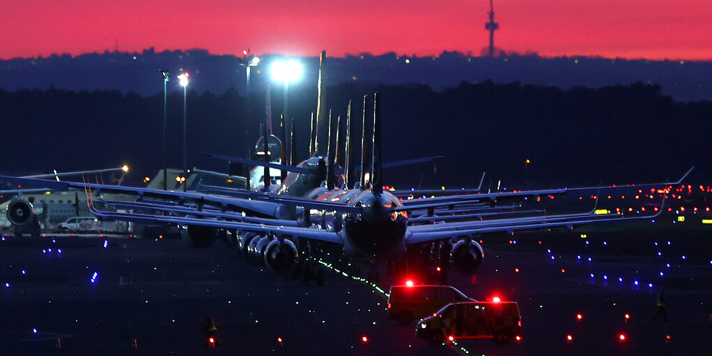 Flugzeuge im Dunkeln