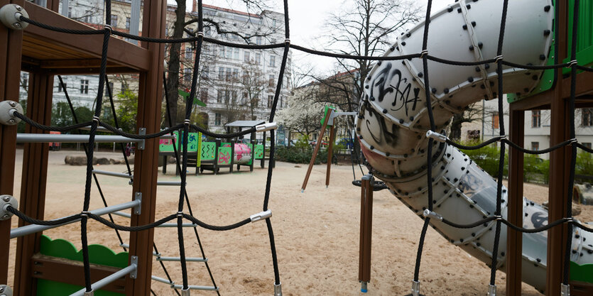 Leerer Spielplatz in Pankow in Zeiten von Corona