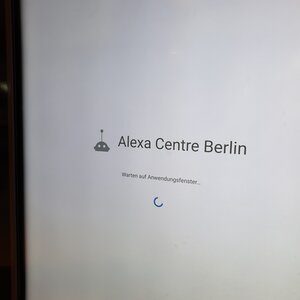 ein leerer Werbescreen in der Shoppingmall Alexa