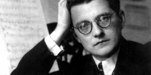 Dmitri Shostakovich am Klavier