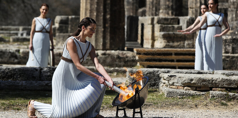 Enzündung des olympischen Feuers in Griechenland.