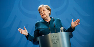 Bundeskanzlerin Angela Merkel (CDU), spricht bei einer Pressekonferenz nach einer Telefonkonferenz mit den Ministerpräsidenten der Länder über weitere Maßnahmen gegen die Ausbreitung des Coronavirus.