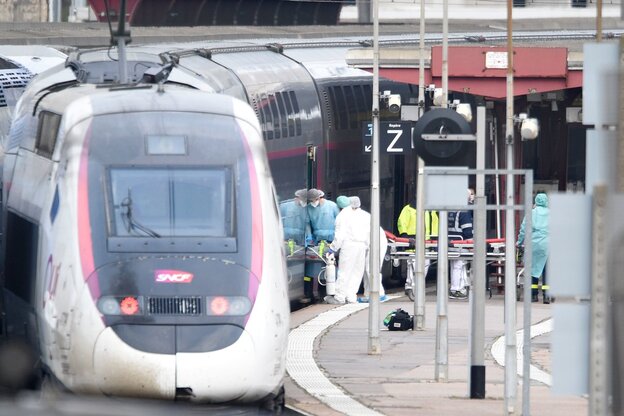 Ein TGV transportiert an Covid-19 Erkrankte durch Frankreich. Ein TGV transportiert an Covid-19 Erkrankte durch Frankreich.