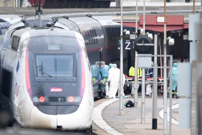 Ein TGV transportiert an Covid-19 Erkrankte durch Frankreich.