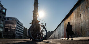 Spaziergang an der Mauer in Berlin