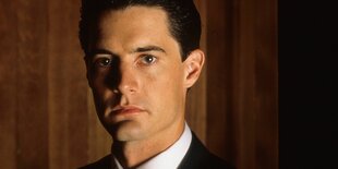 Portrait des SChauspeilers Kyle MacLachlan in seiner Rolle als Agent Cooper