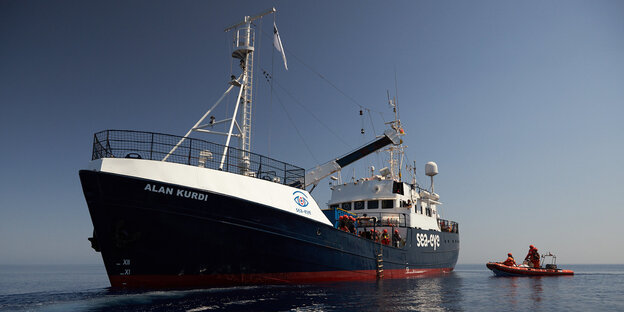 Das Seenotrettungsschiff "Alan Kurdi" auf See