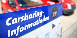 Schild mit der Aufschrift Carsharing-Information