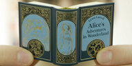 Lewis Caroll-Alice im Wunderland als Miniaturbuch