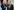 Geert Wilders und damaliger Gesundheitsminister Bruno Bruins grüßen sich mit den Ellbogen