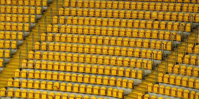 Leere Fußballtribüne