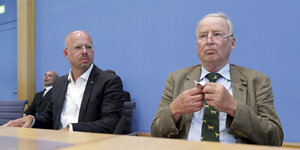 Andreas Kalbitz (links) und Alexander Gauland bei einer Pressekonferenz