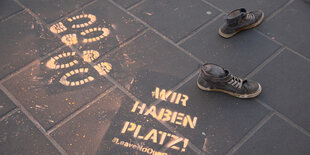 Aufgemalter Protest mit dem Schriftzug: Wir haben Platz.