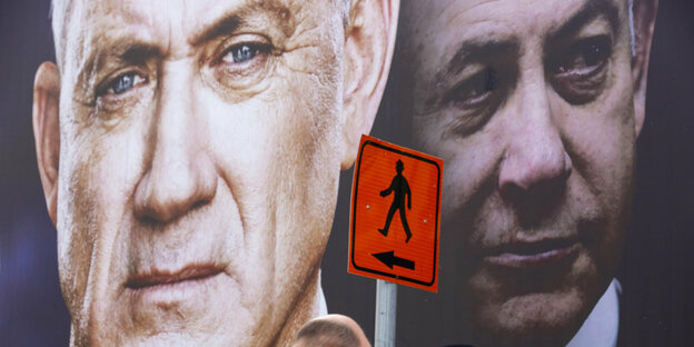 Gesichter von Netanjahu und Gantz an einer Hauswand