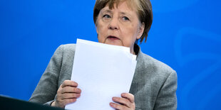 Angela Merkel bei einer Pressekonferenz.