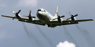 Ein Flugzeug vom Typ P-3C Orion.