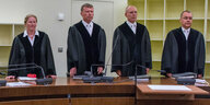 Die Richter im NSU-Prozess um den Vorsitzenden Manfred Götzl im Gerichtssaal