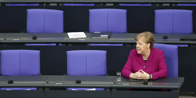 Merkel heute morgen im Parlament Merkel heute morgen im Parlament