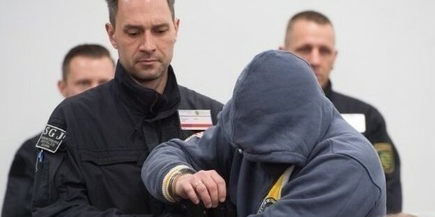 Einer der Angeklagten zu der rechtsextremen Anschlagsserie in Freital im Gerichtssaal 2017
