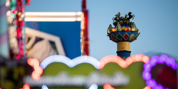 Leuchtreklame auf dem Cannstatter Volksfest Leuchtreklame auf dem Cannstatter Volksfest