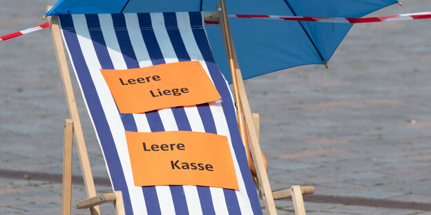 Ein leerer Liegestuhl Ein leerer Liegestuhl
