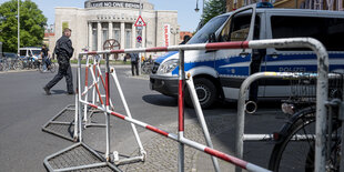 Rosa-Luxemburg-Platz Volksbühne Polizei