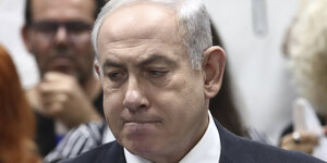 Benjamin Netanjahu guckt nachdenklich