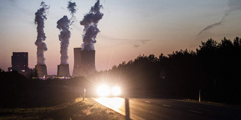 kraftwerk Boxberg in der Dämmerung