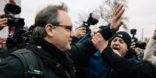 Janzen wehr sich gegen Demonstrant